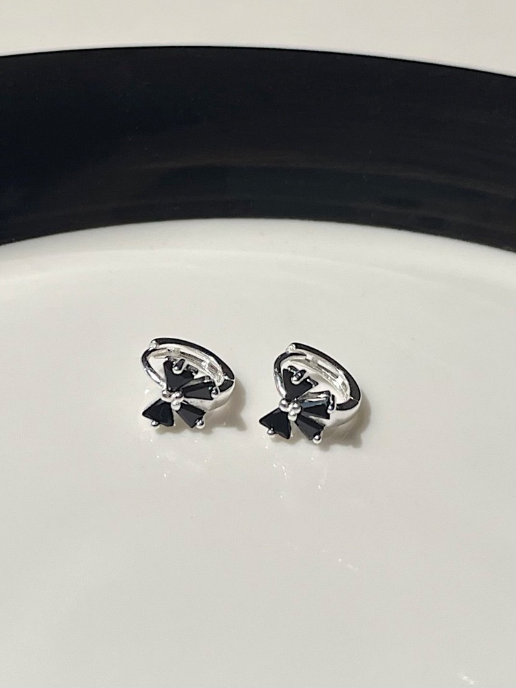 [실버925] 블랙 큐빅 리본 원터치 귀걸이